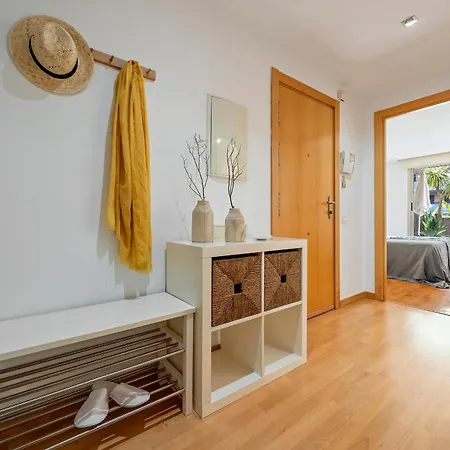 Apartamento Familiar Con Jardin Y Piscina En Apartment *
