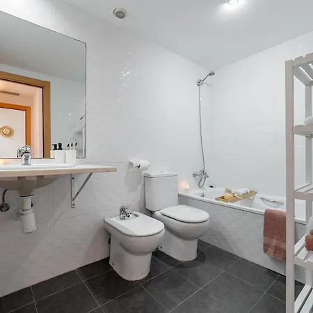 Apartamento Familiar Con Jardin Y Piscina En Apartment
