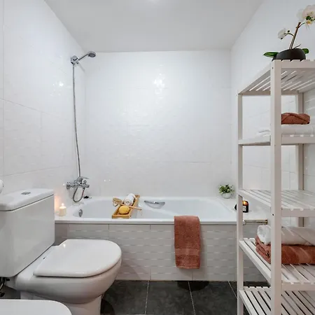 Apartamento Familiar Con Jardin Y Piscina En Apartment