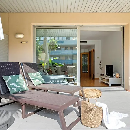 Apartamento Familiar Con Jardin Y Piscina En *
