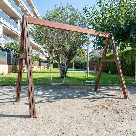 Apartamento Familiar Con Jardin Y Piscina En *