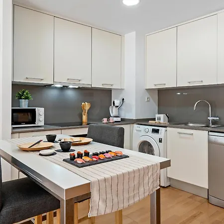 Apartamento Familiar Con Jardin Y Piscina En Apartman *